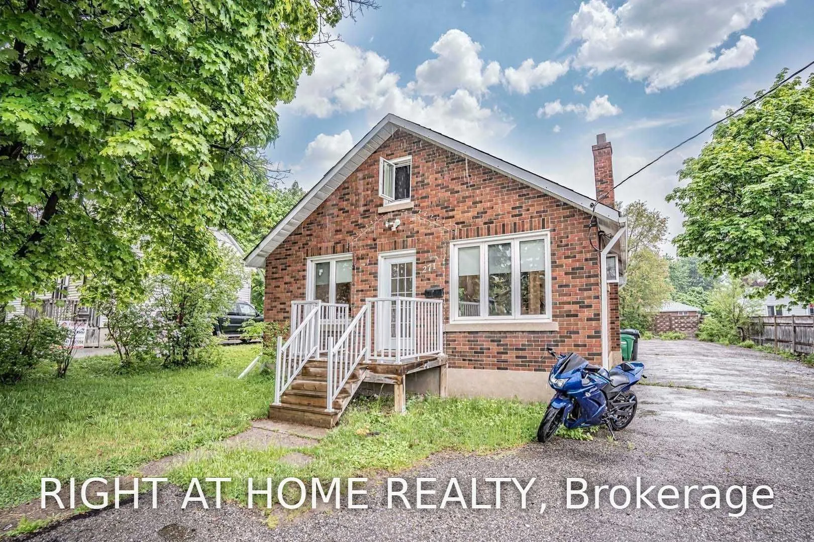 Detached Home For Lease | W13720658