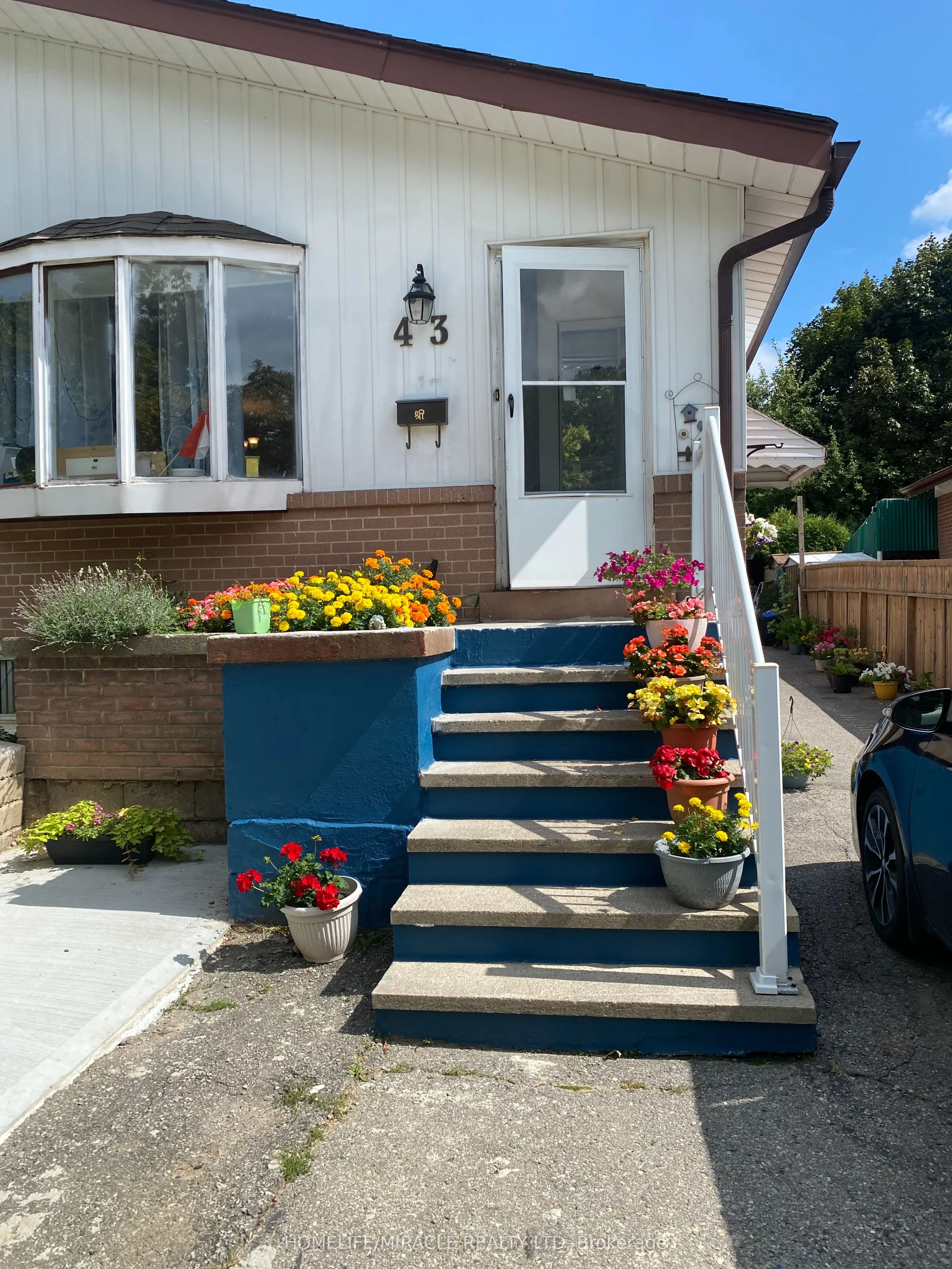 Semi-Detached Home For Lease | W13724146