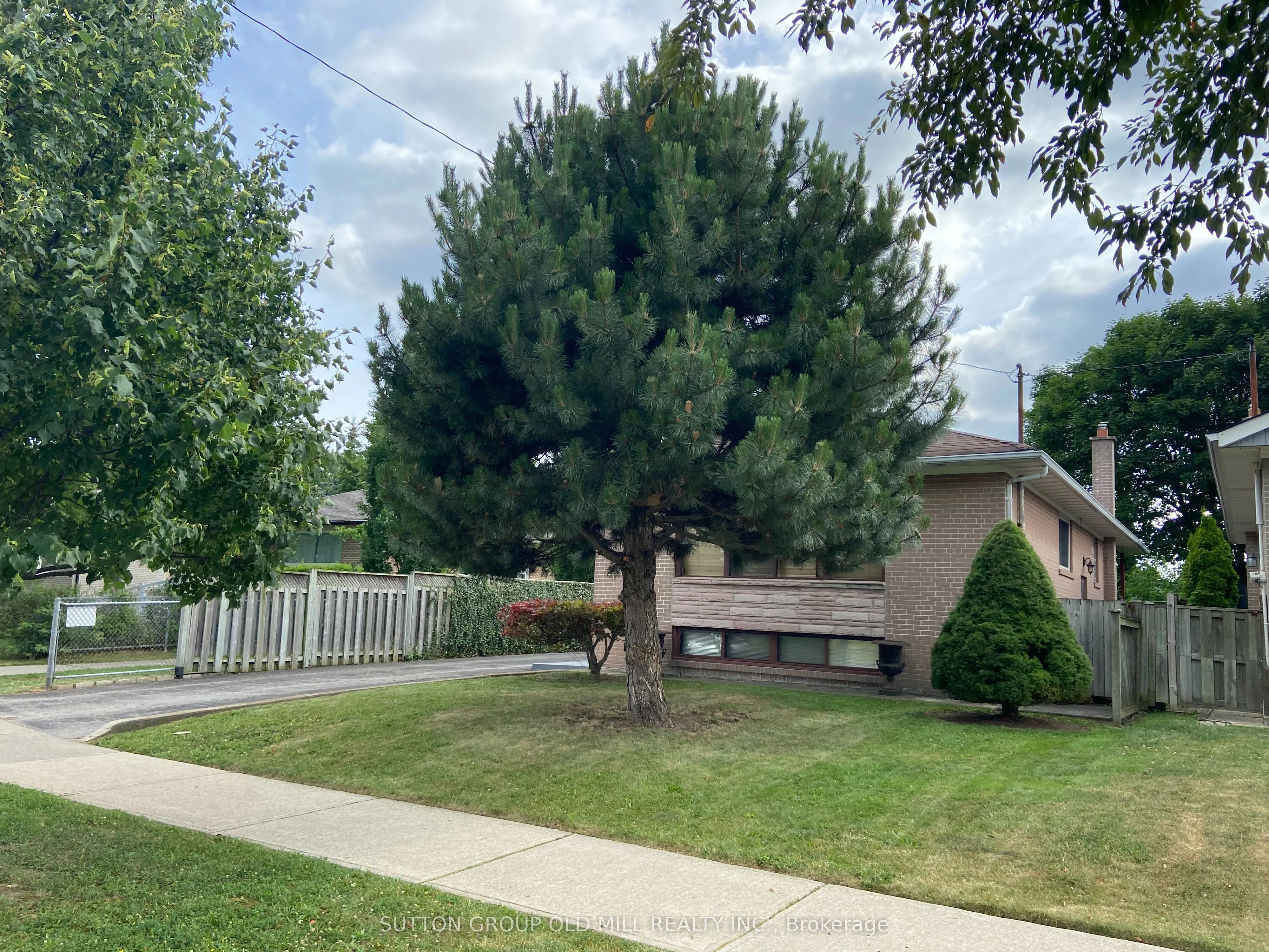 Detached Home For Lease | W13724378