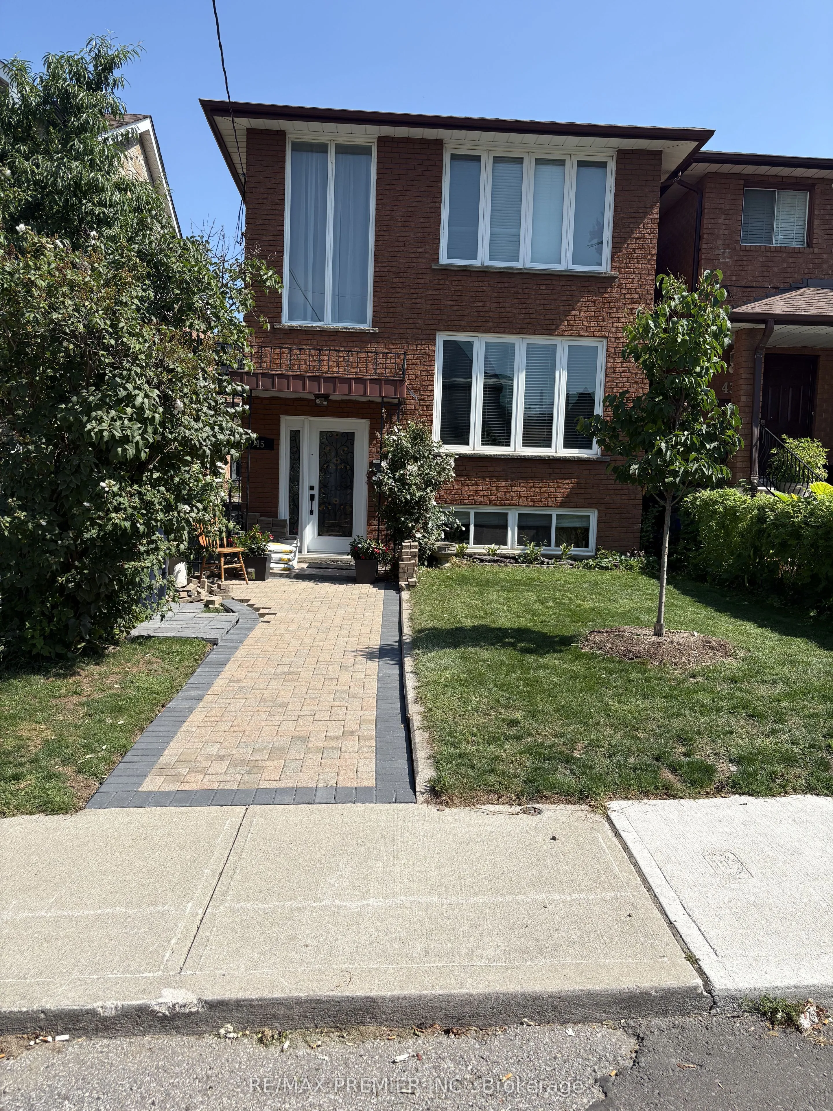 Detached Home For Lease | W13727938