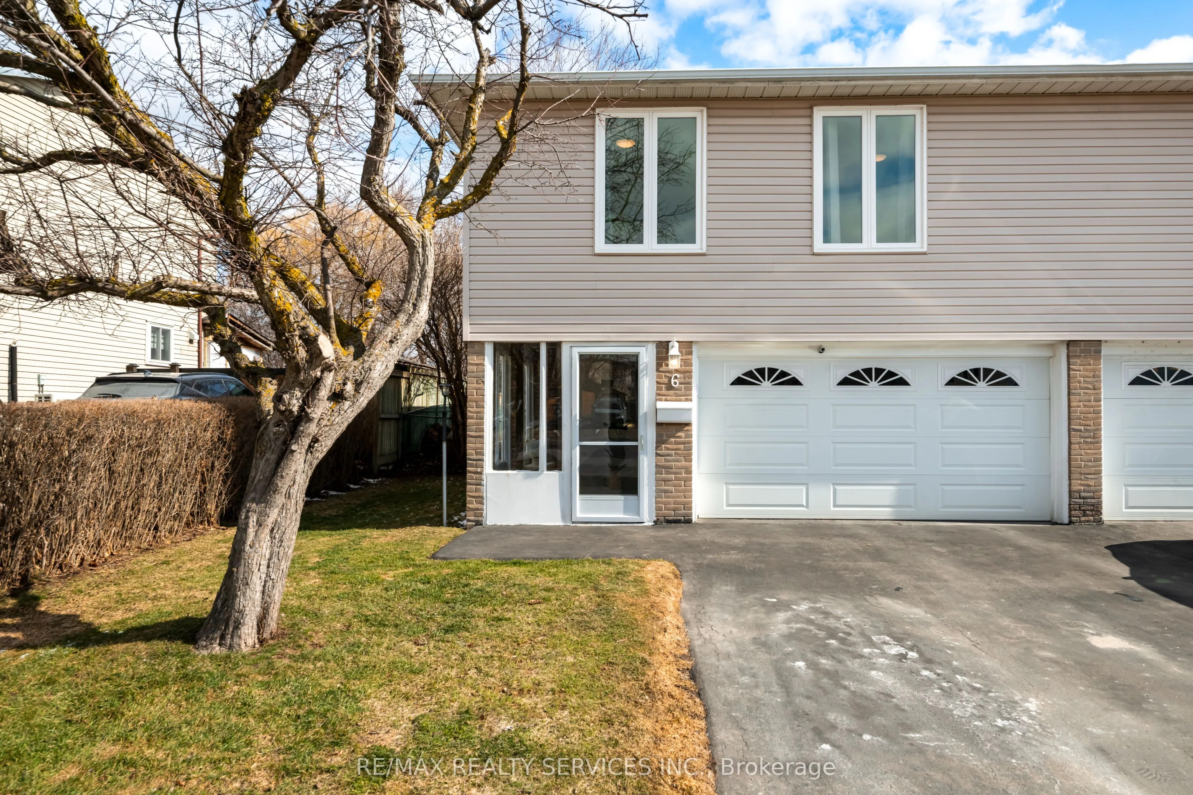 Semi-Detached Home For Sale | W13730582