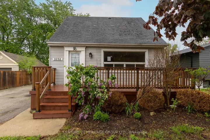 2232 Queensway Drive, Burlington, ON L7R 3T1