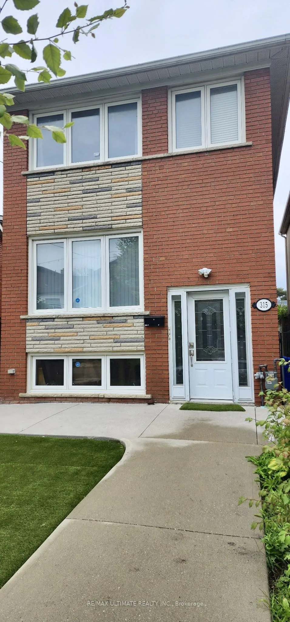 Detached Home For Lease | W13736226