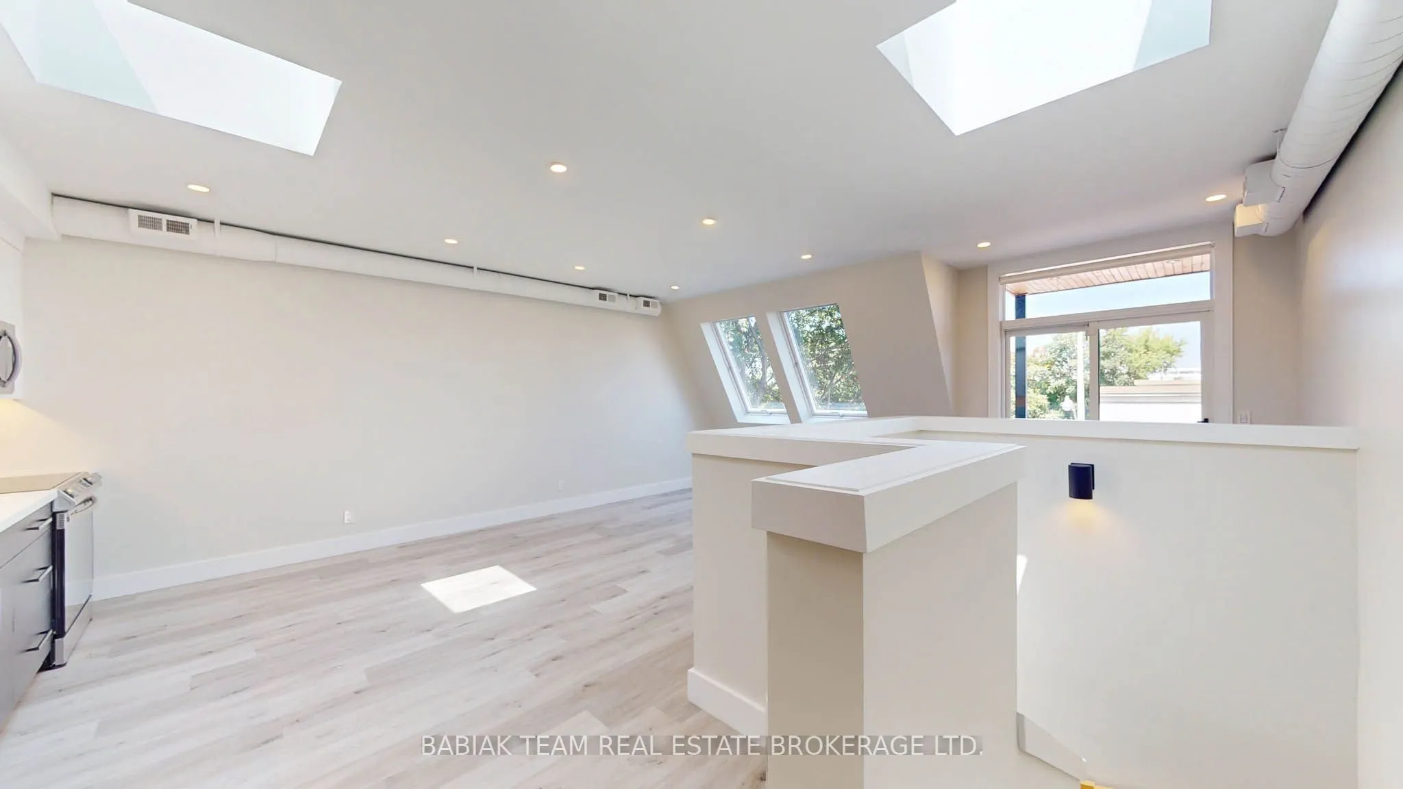 Multiplex For Lease | W13737574