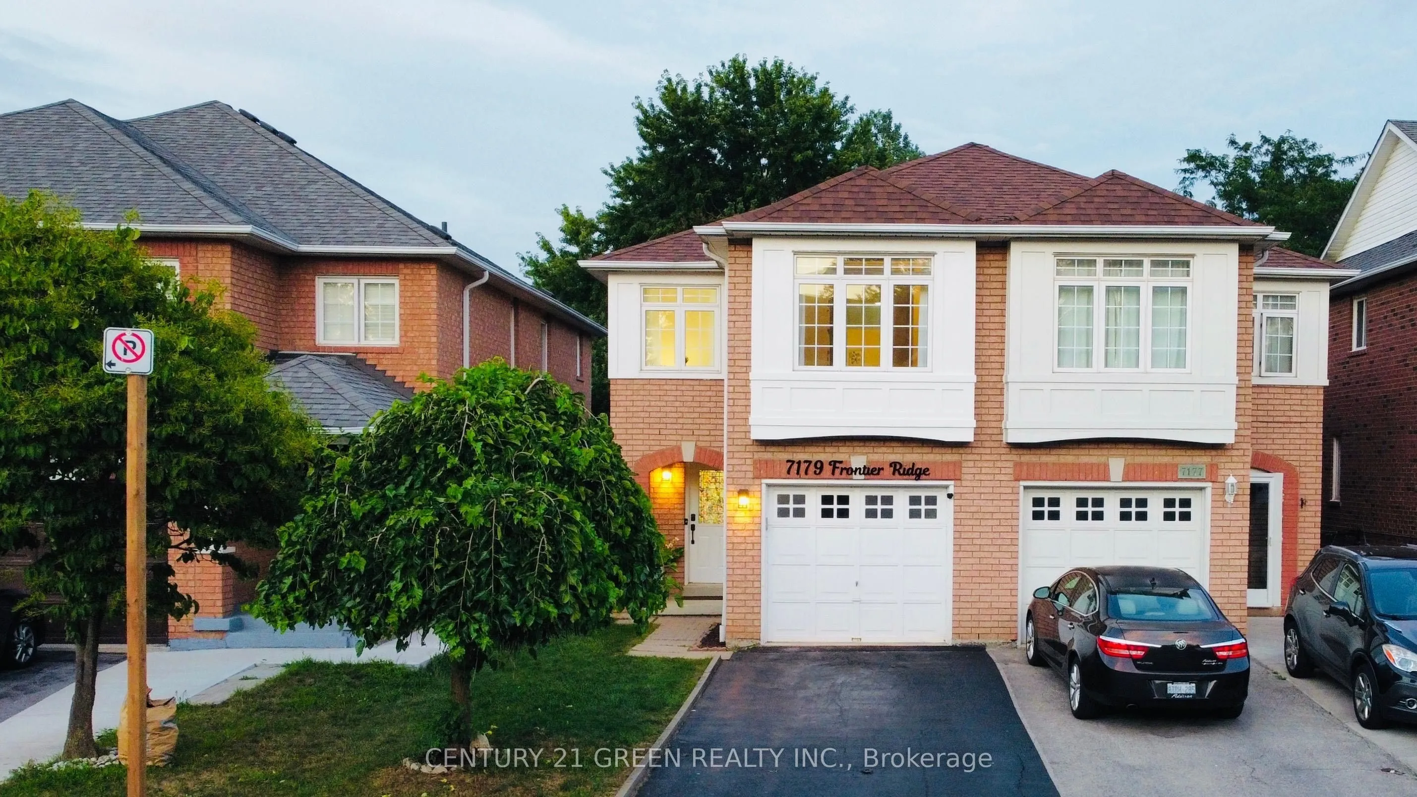 Semi-Detached Home For Lease | W13738592