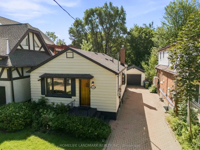 33 Ash Crescent, Toronto W06, ON M8W 1E4