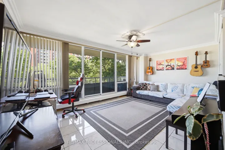 19 Four Winds Drive, Toronto W05, ON M3J 2S9