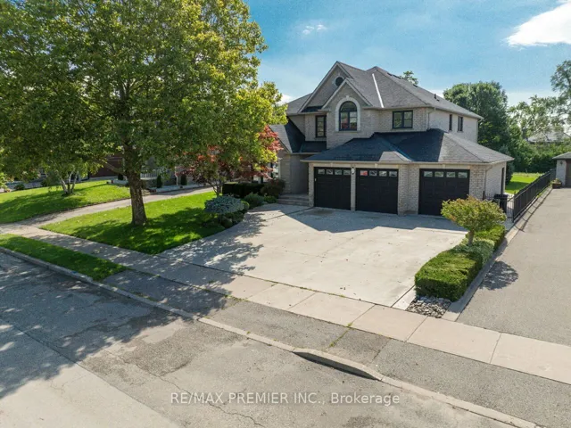27 Gaydon Avenue, Toronto W05, ON M9M 1G6