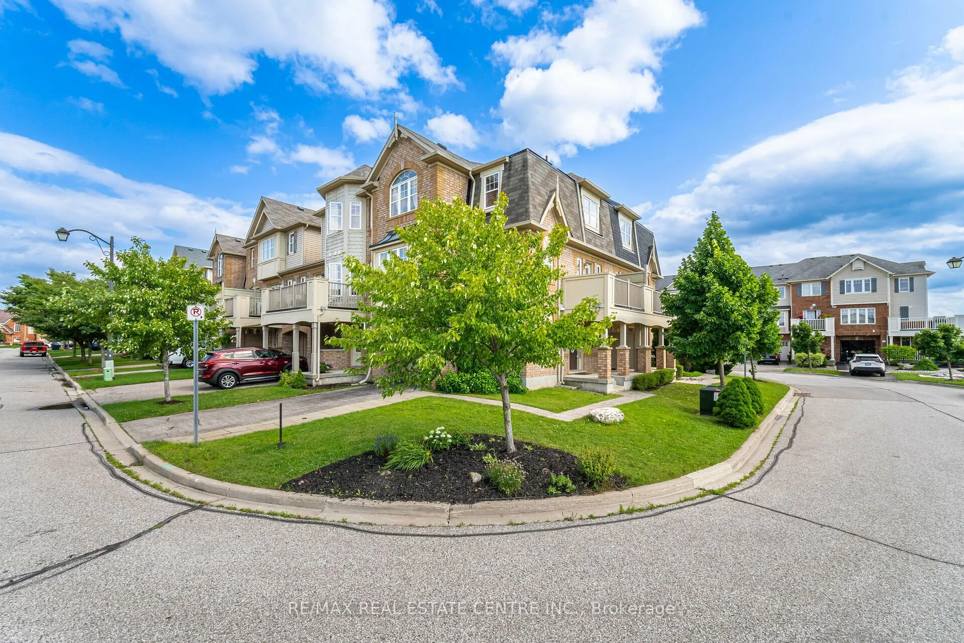 Condo Townhouse For Sale | W9043927
