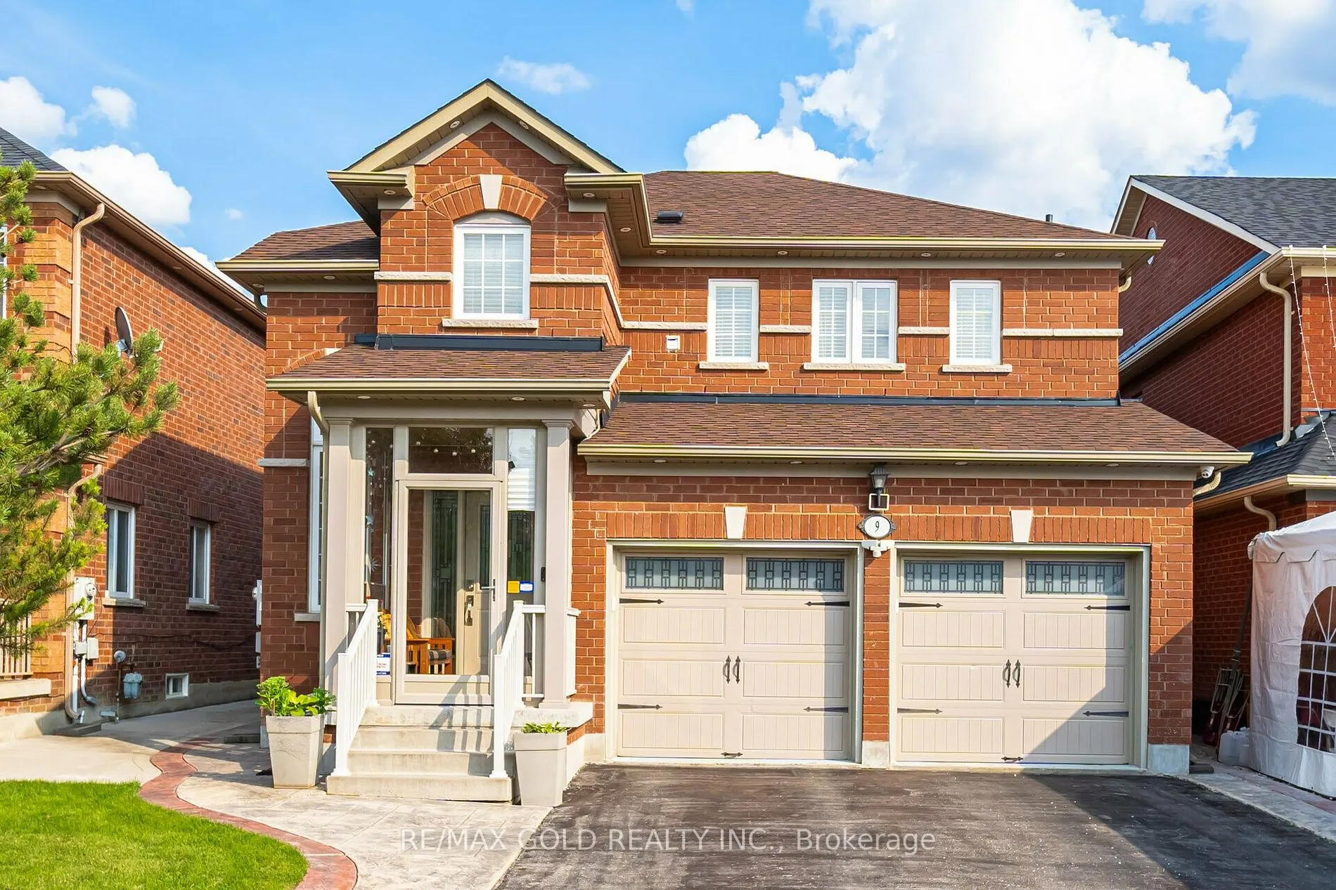 Detached Home For Sale | W9049281
