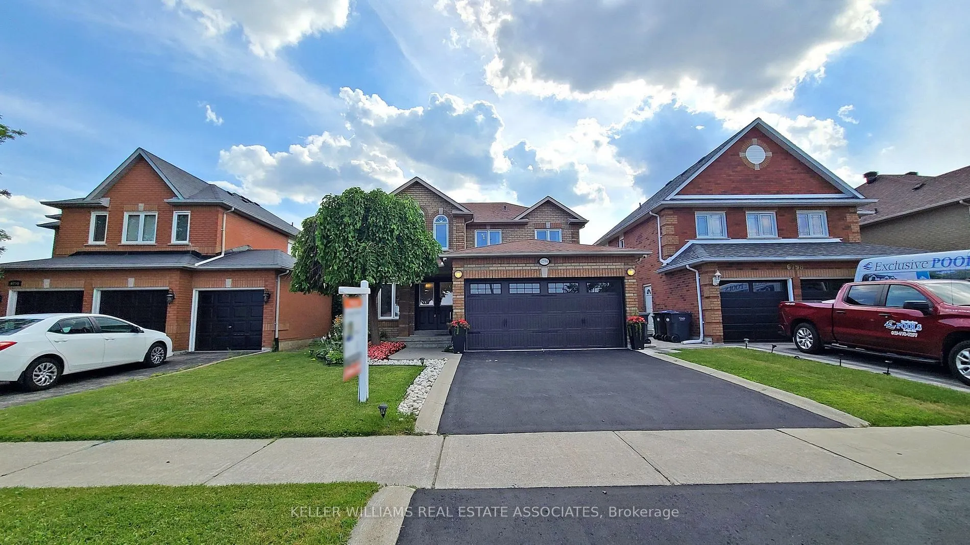 Detached Home For Sale | W9055154