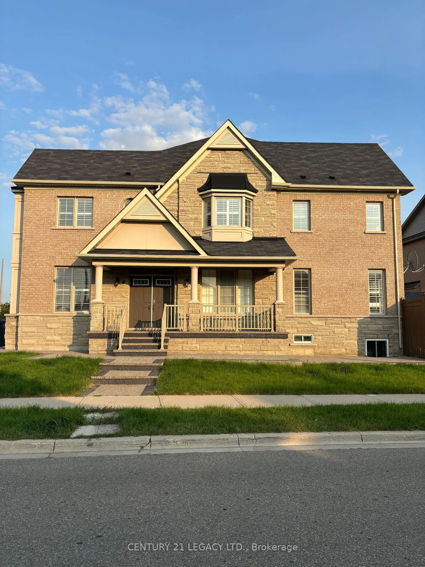 Detached Home For Lease | W9214197