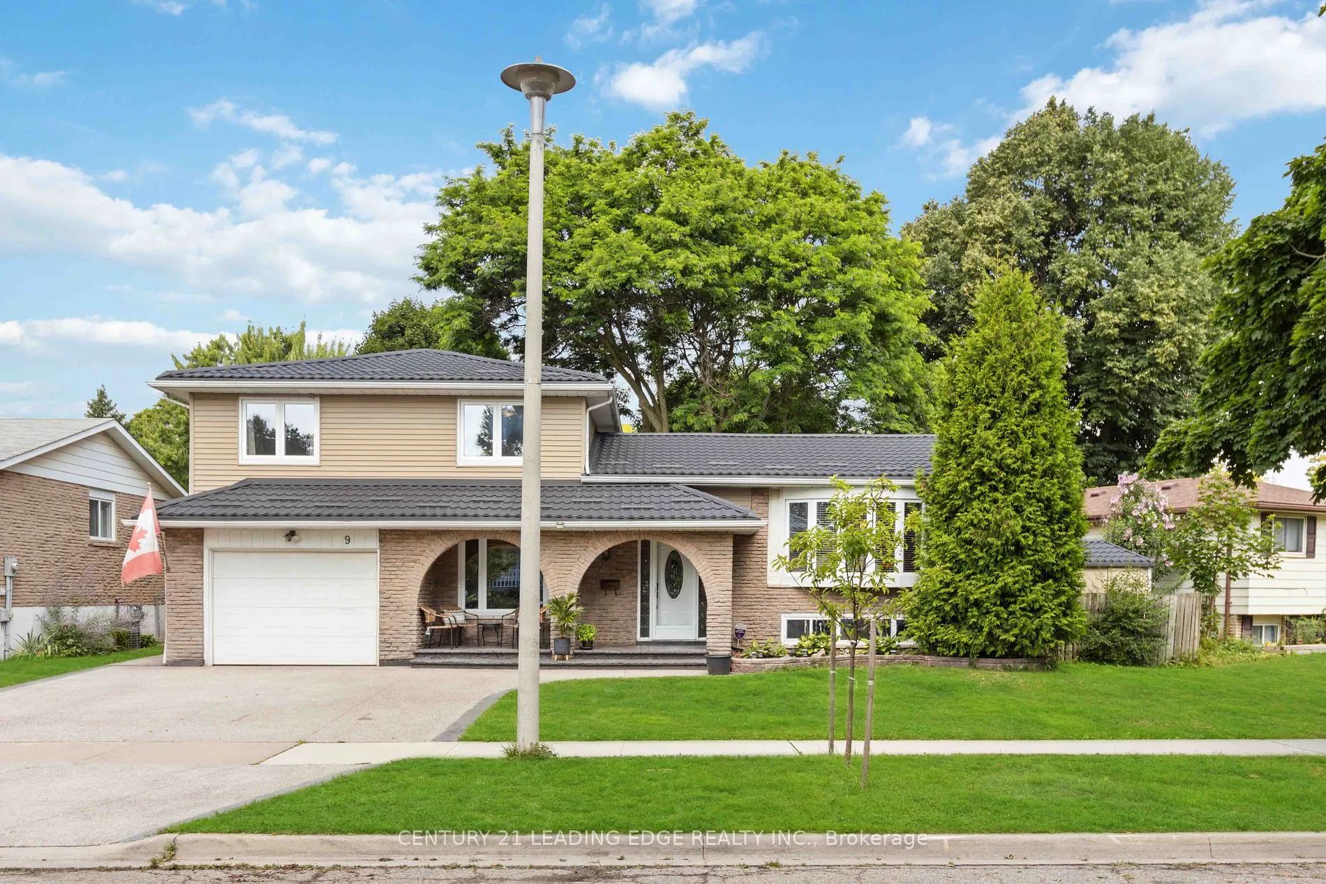 Detached Home For Lease | W9239445