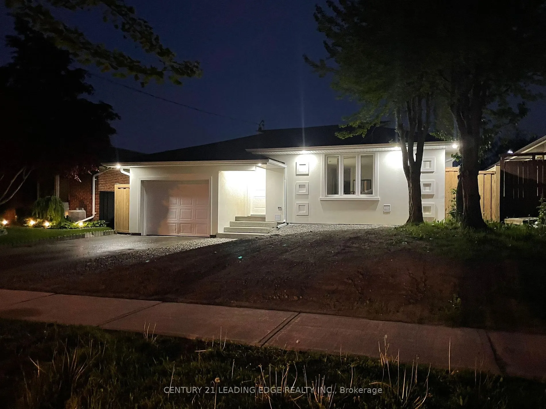 Detached Home For Lease | W9246043
