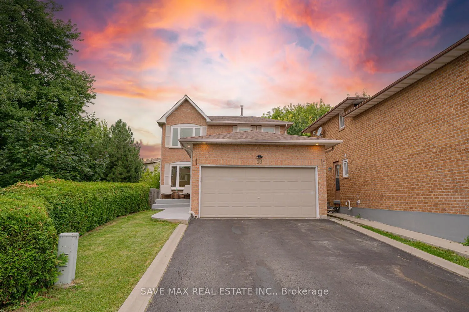 Detached Home For Sale | W9249805