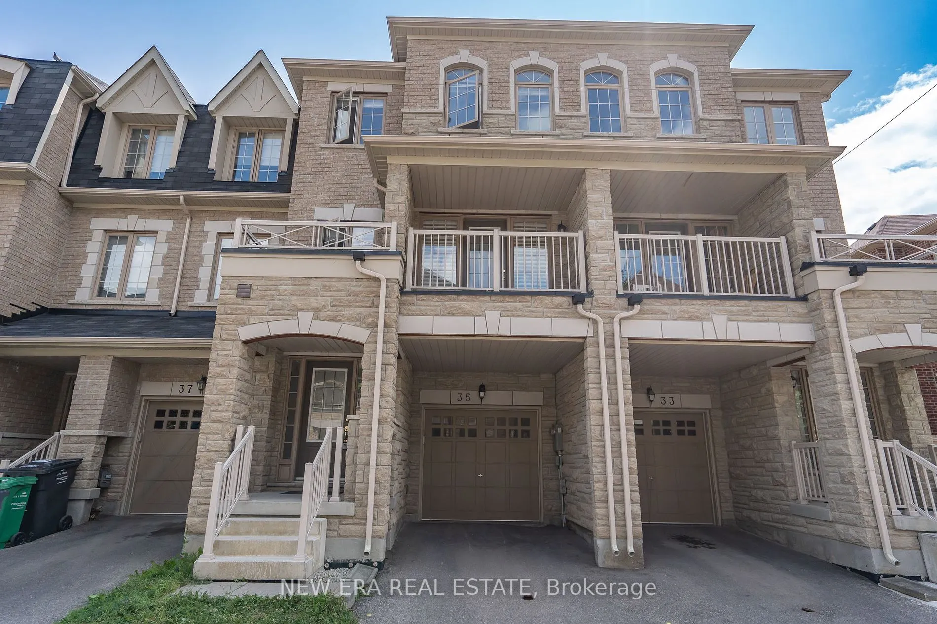 Condo Townhouse For Sale | W9252387
