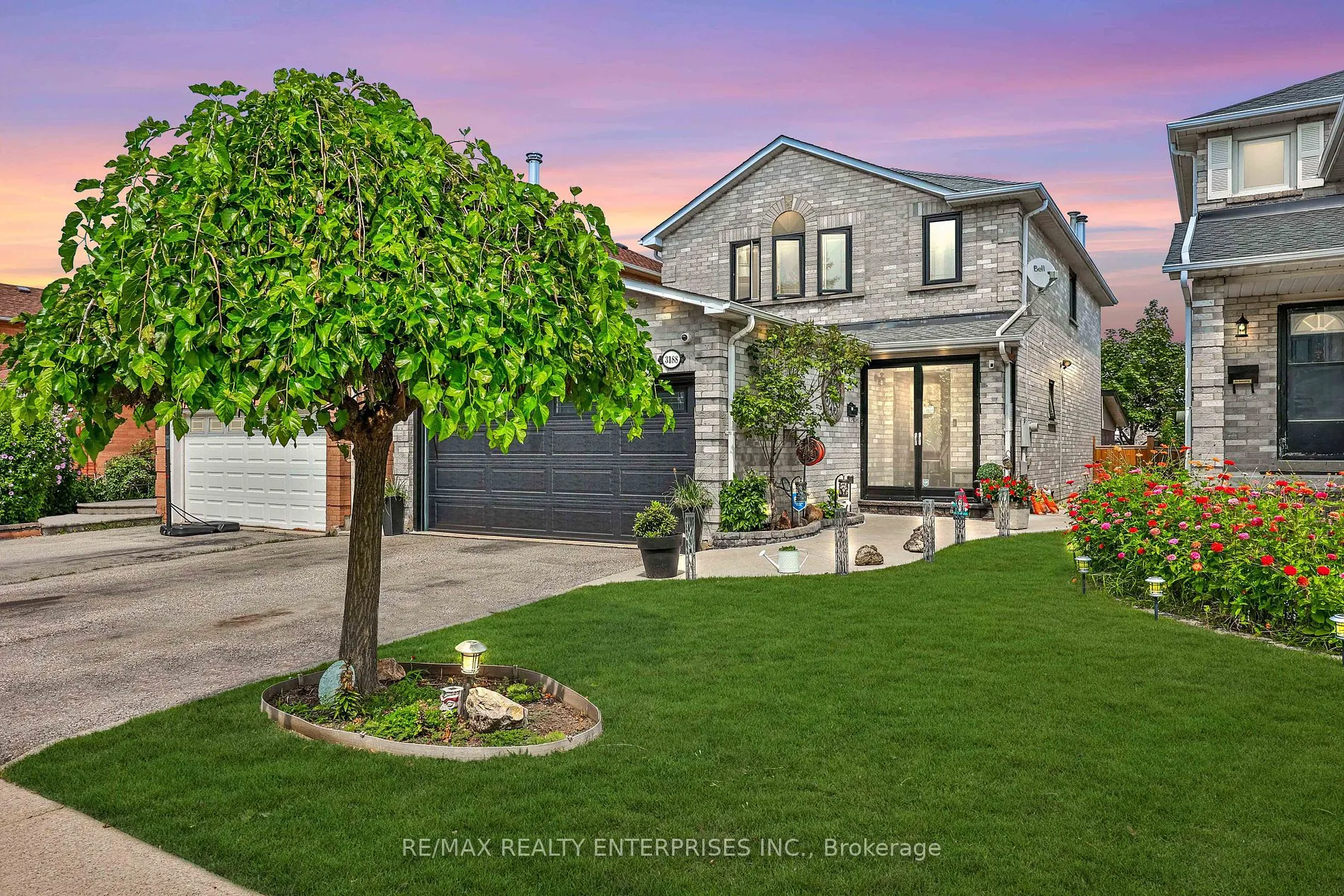 Detached Home For Sale | W9258578