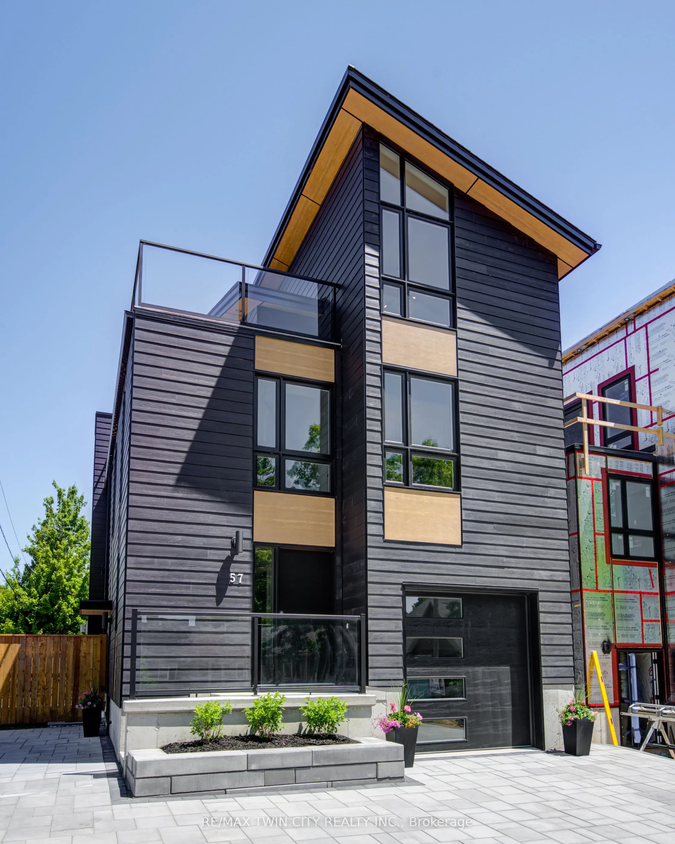 Detached Home For Sale | X10418615