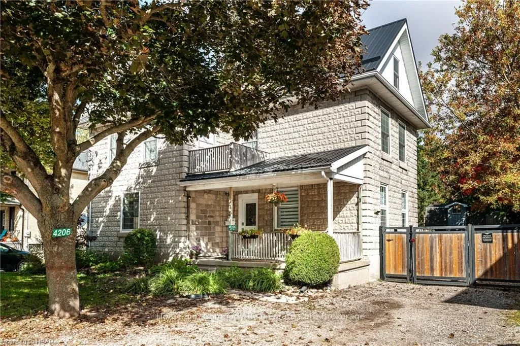 Detached Home For Sale | X10779995