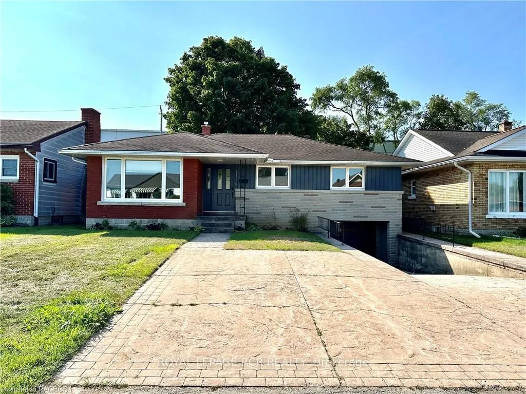 Detached Home For Sale | X10846155