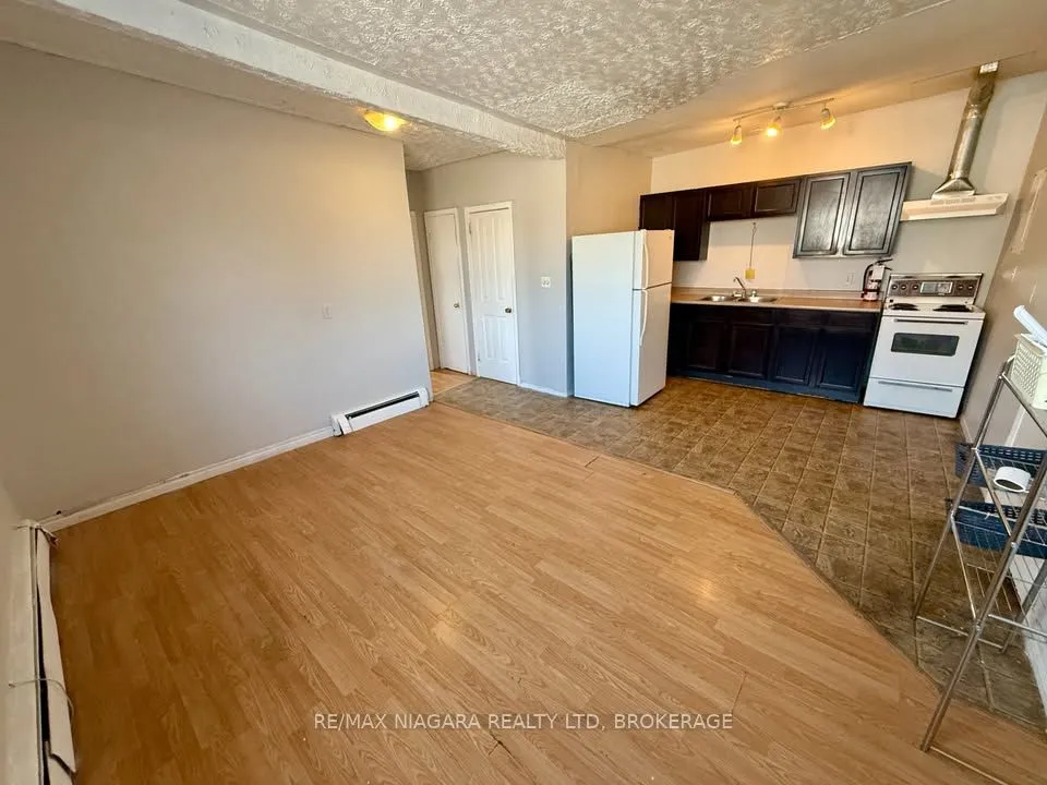 Multiplex For Lease | X12002262