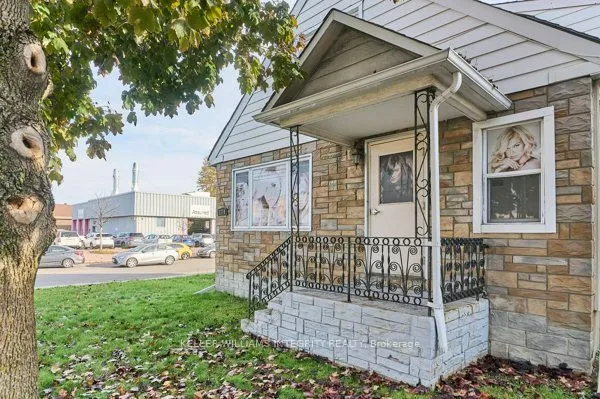 276 Mcarthur Avenue, Vanier And Kingsview Park, ON K1L 6P4