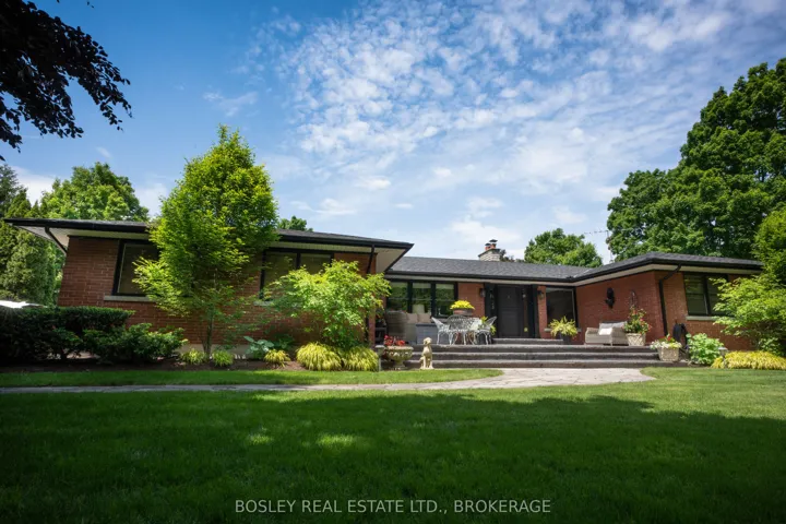 BUNGALOW ON THE PRESTIGIOUS NIAGARA RIVER PARKWAY