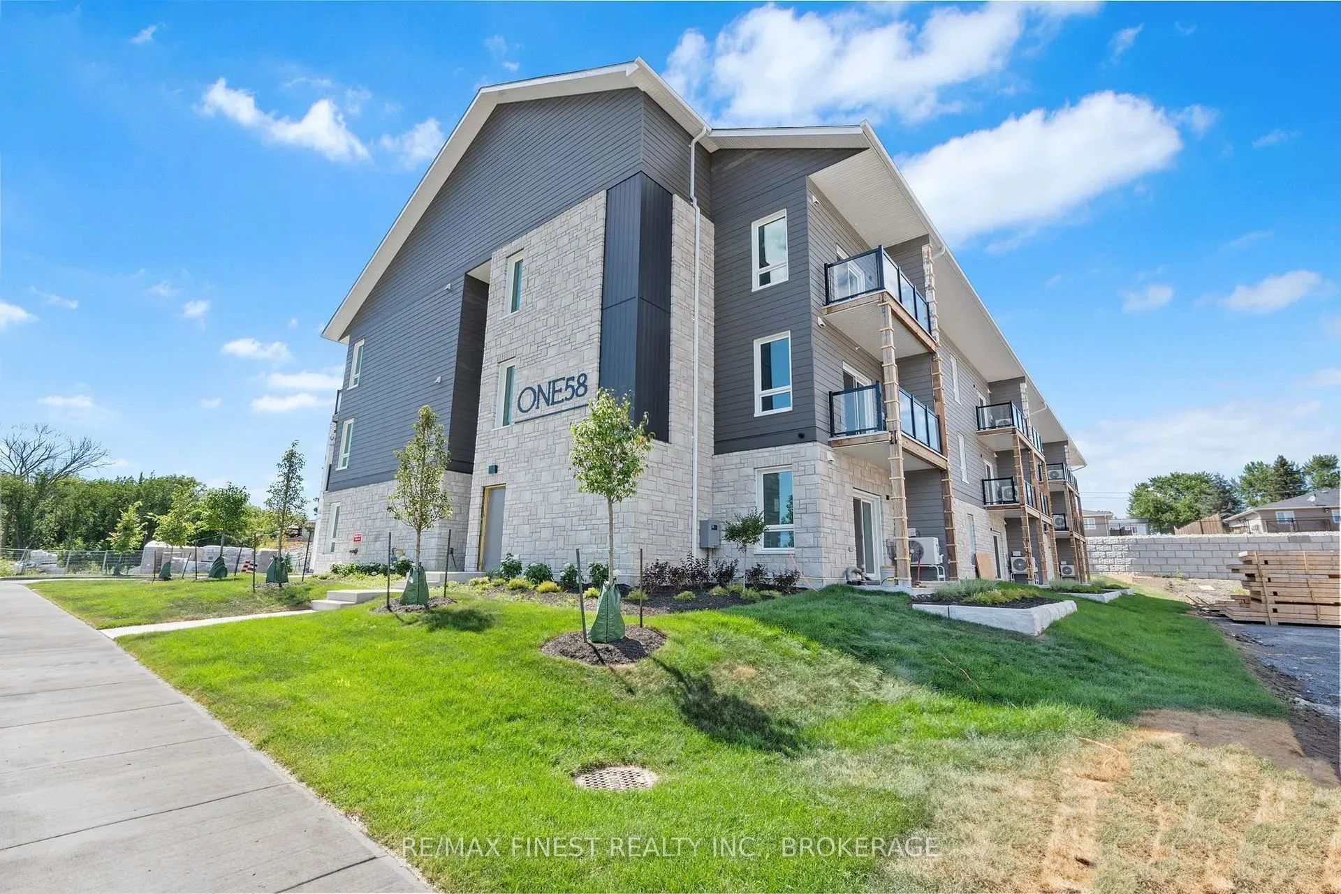 Multiplex For Lease | X12397444