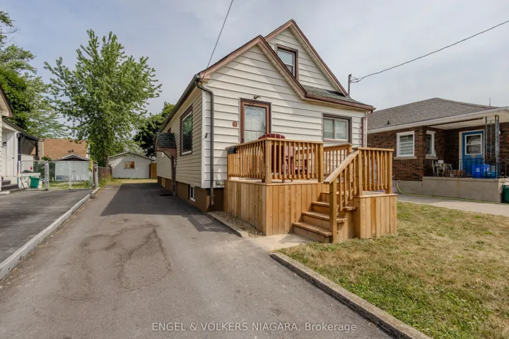 61  Hamilton E Street, St. Catharines, ON L2S 1K8