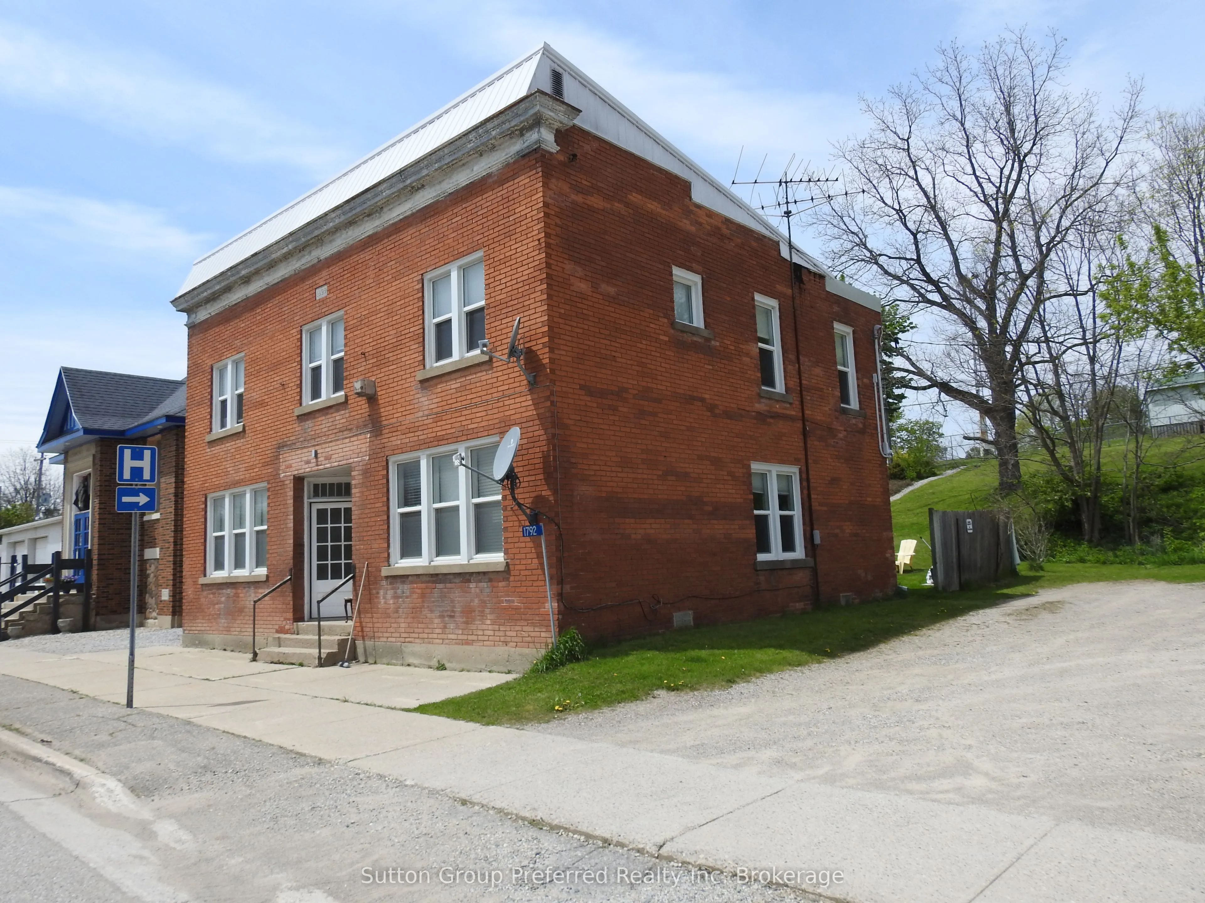 Duplex For Sale | X12680444