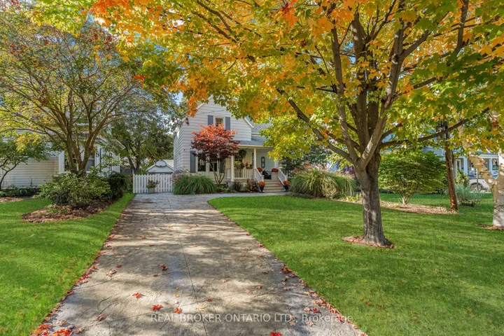 24  Robinson S Street, Grimsby, ON L3M 3C4