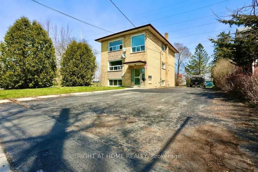 Triplex For Sale | X12869698