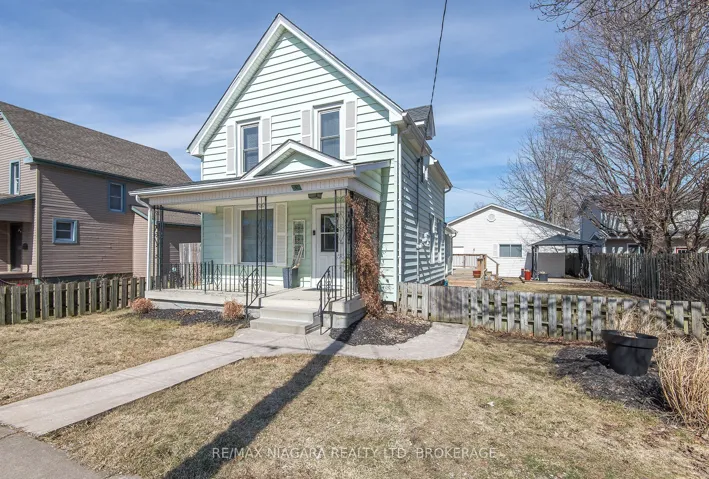 oversized garage in back of house behind gazebo