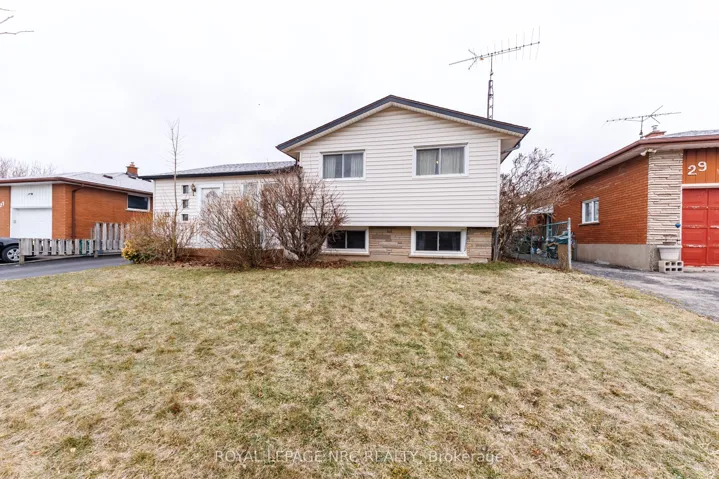 33  Strathmore  Crescent, Welland, ON L3B 1B8