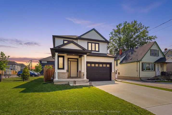 121  Moffatt  Street, St. Catharines, ON L2P 2L7