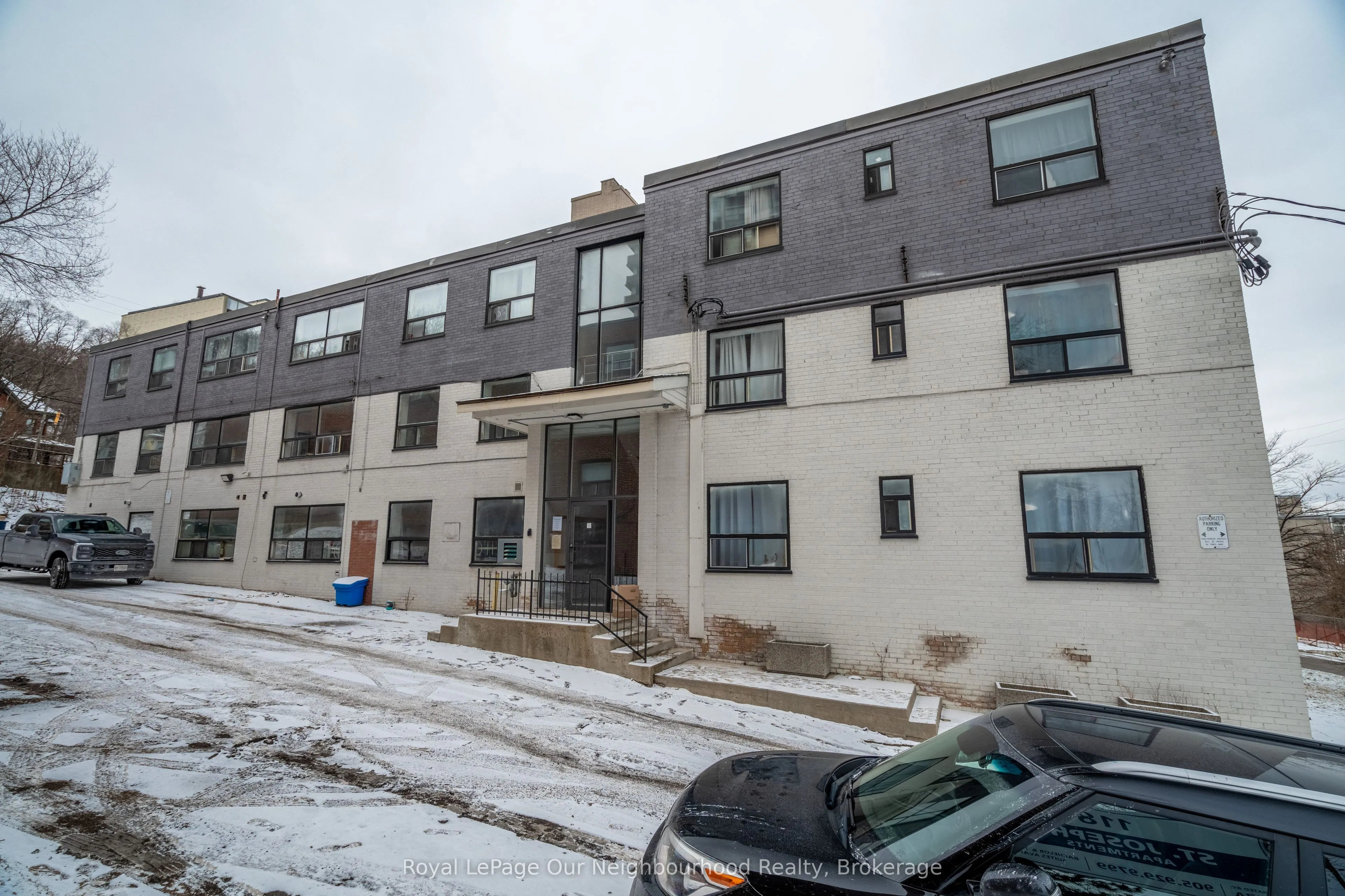 Multiplex For Lease | X12935278