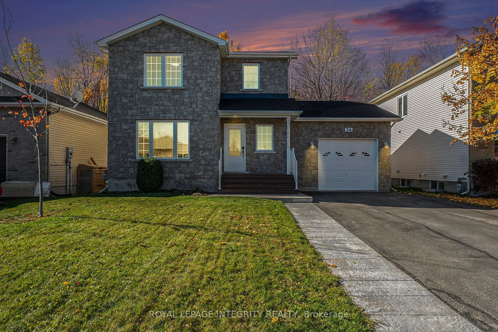 Detached Home For Sale | X12950934