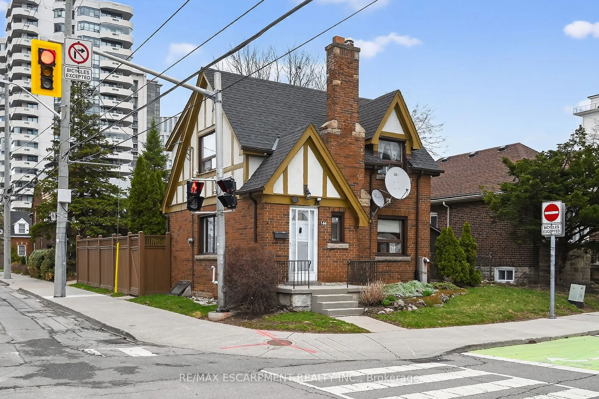 Detached Home For Sale | X12953736
