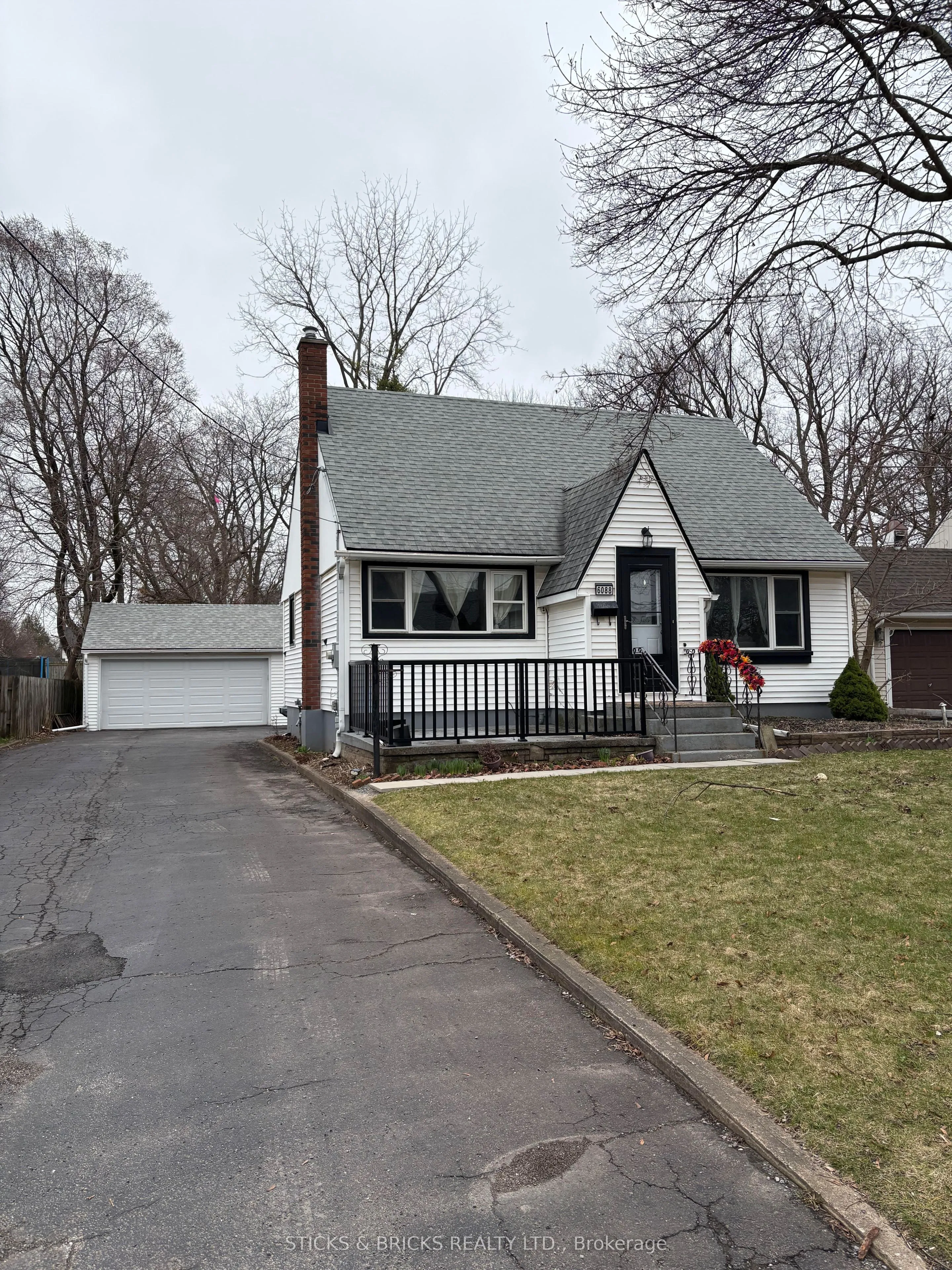 Detached Home For Sale | X12966270