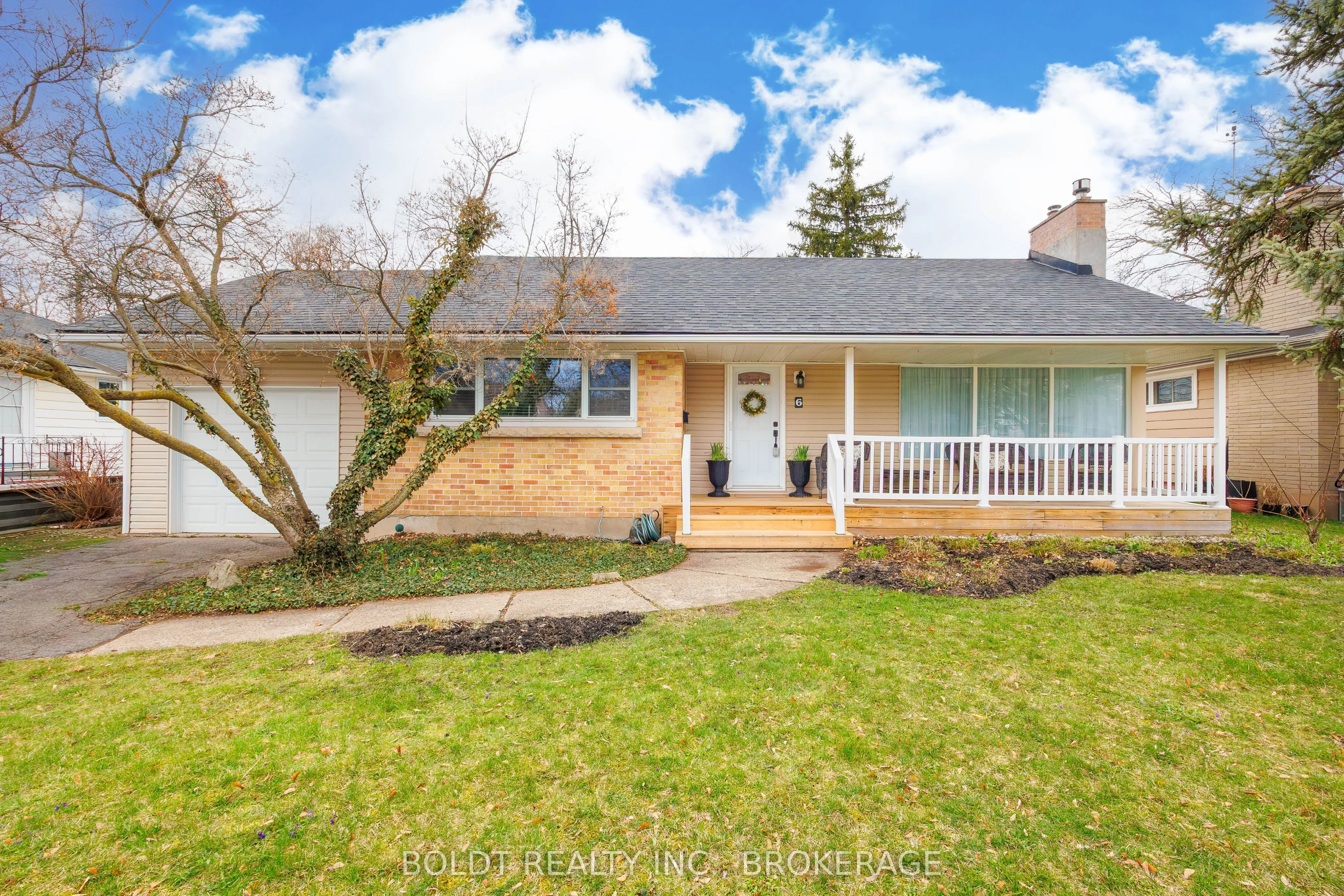 Detached Home For Sale | X12980394