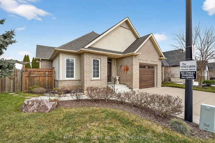 Double driveway with 1.5 garage