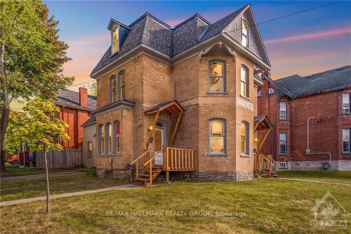 42 Church Street W, Smiths Falls, ON K7A 1P7