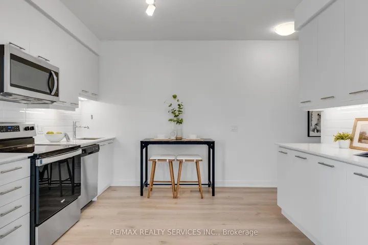 385 Winston Road 505, Grimsby, ON L3M 4E8