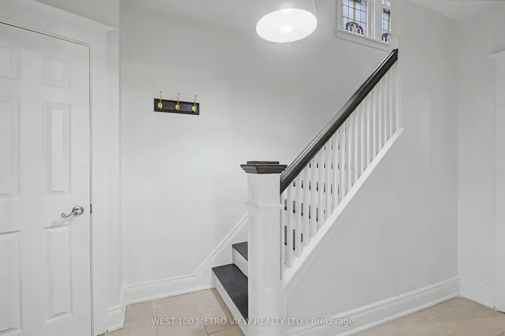 21 Springer Avenue, Hamilton, ON L8M 2W7