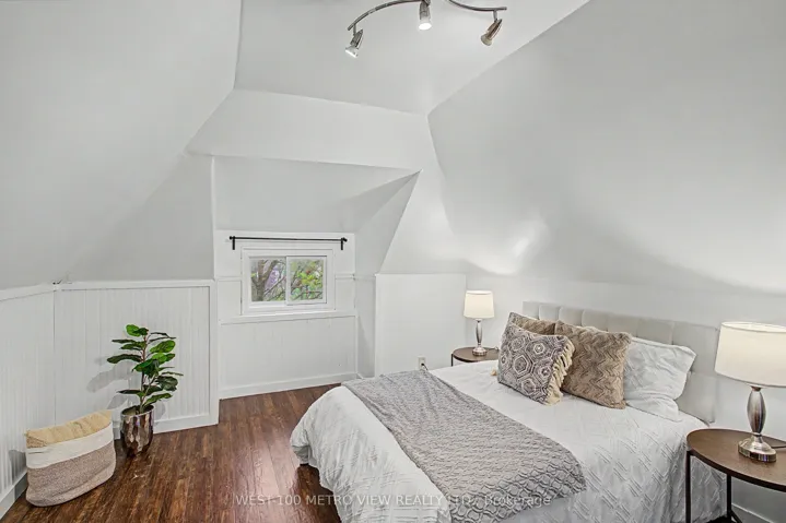 21 Springer Avenue, Hamilton, ON L8M 2W7