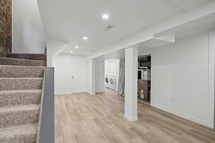 21 Springer Avenue, Hamilton, ON L8M 2W7