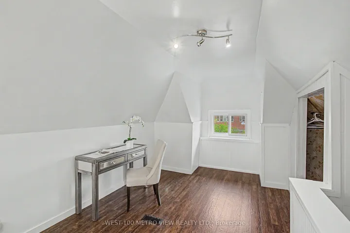 21 Springer Avenue, Hamilton, ON L8M 2W7