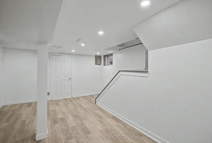 21 Springer Avenue, Hamilton, ON L8M 2W7