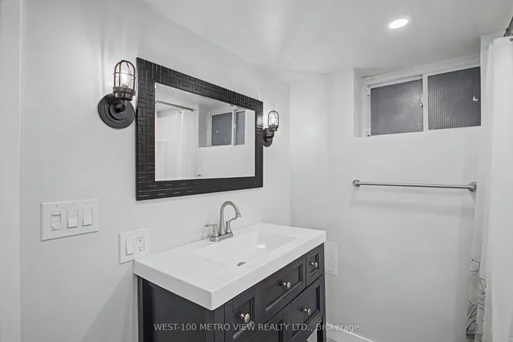 21 Springer Avenue, Hamilton, ON L8M 2W7