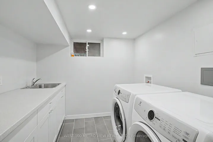 21 Springer Avenue, Hamilton, ON L8M 2W7